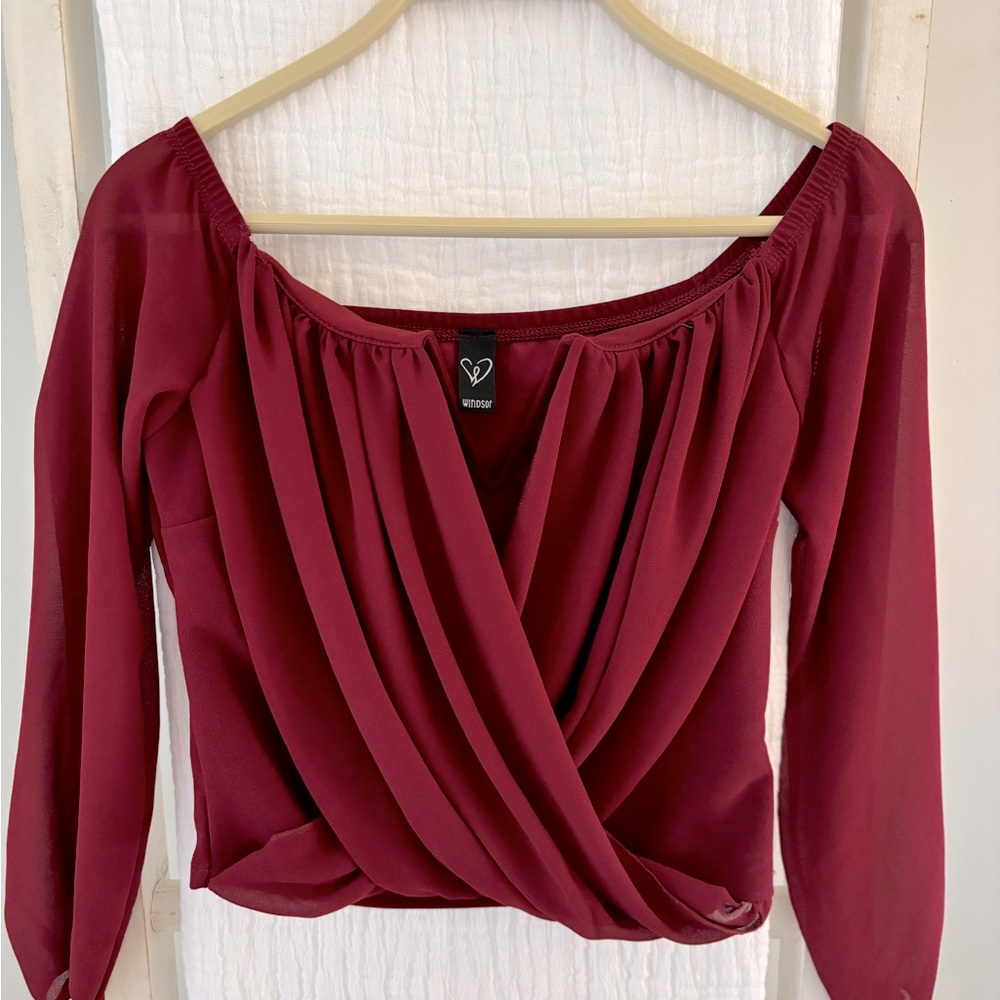 Windsor Top/Blouse, size M. Very flattering and elegant with sheer sleeves!
